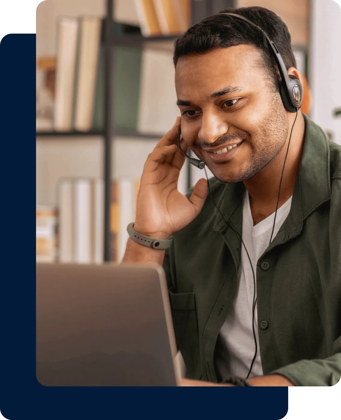 A male agent on a phone call in front of a desktop